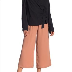 NWT Elodie front pleat cropped pants